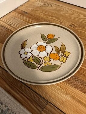 Yamaka Stoneware Flower Hill Platter